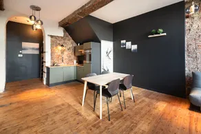 Spacious riverside apartment for 9 - Image 2