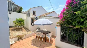 Charming Holiday Home with Pool and Sea View - Image 4
