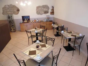 MH Hotel Benaco - Image 5