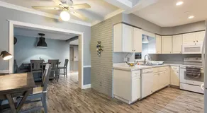The Flo's House - Image 4
