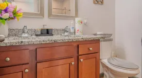 Stylish & Quiet 3BD Sleeps 8 Near Stadium & Downtown - Image 4