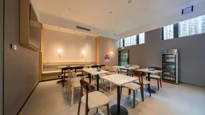 Heguang ALIENSPACE E-sports Hote(Nanjing Yihe Xuanwu Lake Branch) - Image 2