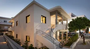 Cozy Corner Luxury Apartments - Image 2