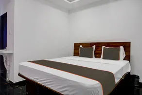 OYO 821424 Sai Inn Lodging - Image 2