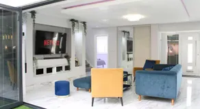 Falcon house 6 bedrooms - Image 3