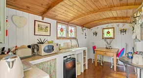 Finest Retreats- Shepherds Hut at Hilltop Farm - Image 4