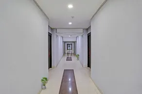 Hotel O Red Stay Near VS Mall - Image 4