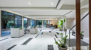 Iris Hotel - Image 3