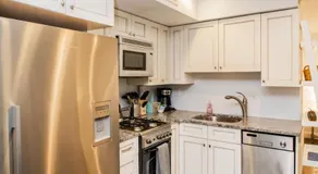 Renovated Studio, steps to MGH, Suffolk, Sleeps 4 - Image 2