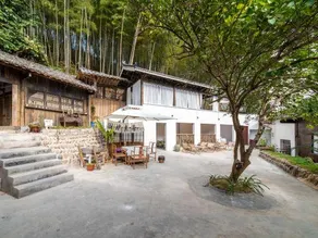 Fanjing Mountain Four Courtyard Homestay - Image 2