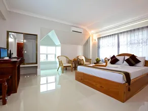 Damnak Riverside Villa - Image 2