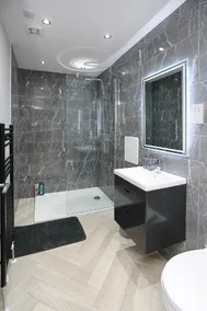 No1 Luxury Service Apartments - Image 4