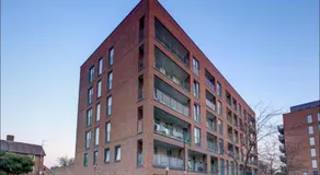 Modern 2 Bedroom 2 Bathroom Apartment 10 Mins to Excel London & Canary Wharf - Image 4