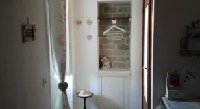 B&B PompeiLog - Image 2