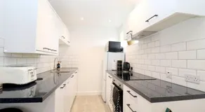 Luxury Apartment 5 mins to Luton Airport Sleeps 4 - Image 4