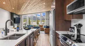 Luxury 4 BR Retreat with Hot Tub and epic mountain view - Image 4