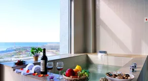 JinShan Sakura Bay Hot Spring Hotel - Image 3