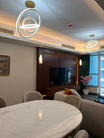 شقة فندقية فاخرة بإطلالة ساحرة على النيل ولاهرامات - Image 3