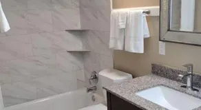 1 King Bed 1 Bath Apt with Full Kitchen 103 - Image 2