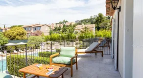 Lou Saint-Tropez - Image 4