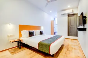 OYO Townhouse 225 Ratan Khand - Image 3