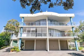Castaways Penthouse Noosa, Beachfront Pool Tennis - Image 5