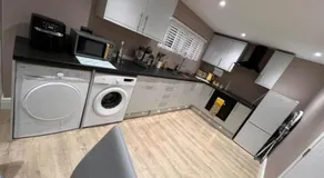 Premier inn mattresses SKY SPORTS & Netflix- sleeps 6 - Image 3
