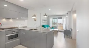 Appartement avec jardin, piscine et terrasse | Vue mer - Image 4