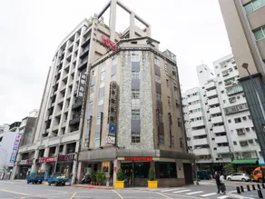 Dealer Hotel - Image 4