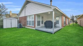 Spacious 4BR Family Home with Game Room - Image 4