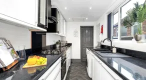 Cozy 2 Bedroom Chorlton House With Parking - Image 3