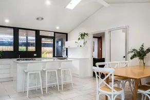 Bangalleys - beachside retreat with large pool - Image 4