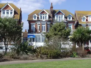 Breakers Bed and Breakfast - Image 4