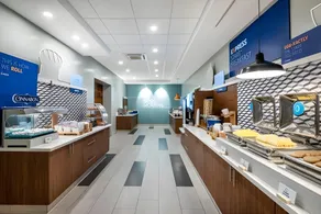 Holiday Inn Express & Suites Santa Ana - Orange County by IHG - Image 4