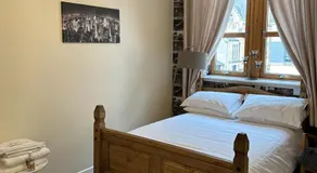 Central Glasgow Apt - Sleeps 2 & FreeParking During Weekend - Image 2