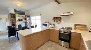 Beautiful Vineyard Stay - Image 5
