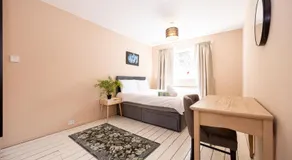 3-Bed Didsbury M20 Parking Long Stays - Image 2