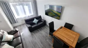 3 Bedroom Spacious Modern Comfortable Home in Rochdale, Work, Relax, Explore Manchester, Oldham, Bury - Image 2