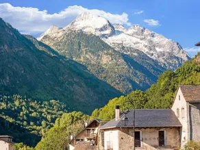 Cozy Pyrenees Getaway - Image 4