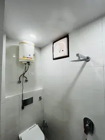 Hotel Crystal Haven - Image 2