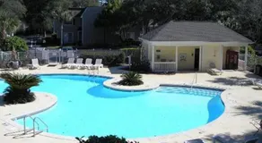 E10 comfortable and neat 2 bedroom 2 bath - Image 2