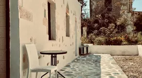 Stone Luxury Suite - Image 5