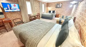 Golden Grain Motor Inn - Image 2