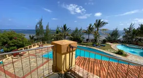 Lux Suites Eden Seafront Apartments - Image 4
