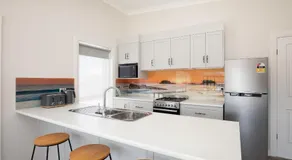 Luxury Apartments and Motel Rooms - Free Wifi - Close To Beach - Image 4