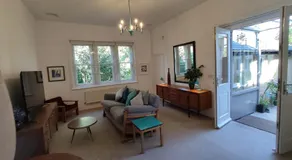 Spacious 2 bedroom apartment - Image 2