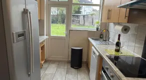 Spacious 3-Bd South Norwood Retreat, Free Parking - Image 5