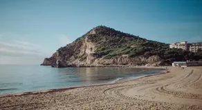 Ático Moderno con piscina y parking cerca de la playa - Image 5