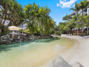 Beachside 2-Bed with Pools, Gym, BBQ and Parking - Image 5
