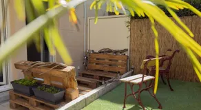 Superbe Appart Plein Centre avec Parking & Jardin - Image 5